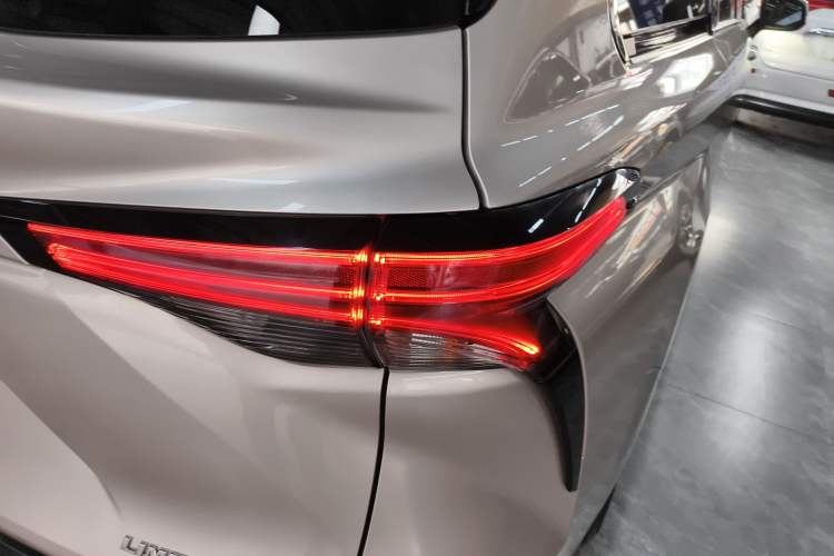 Used Toyota Sienna 2021 2.5L Hybrid Ultimate Edition