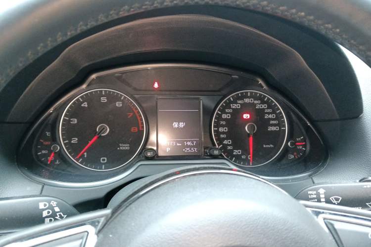 Used Audi Q5 2018 Collector's Edition 40 TFSI Ambition Model