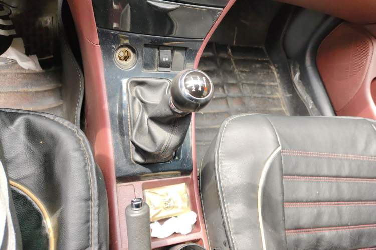 Used BYD F3 2014 1.5L Manual Comfort Model Gear Lever