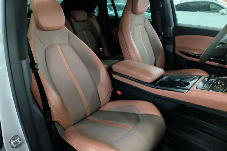 Used Nio EC6 2020 615 km Signature Edition Right Front Seat