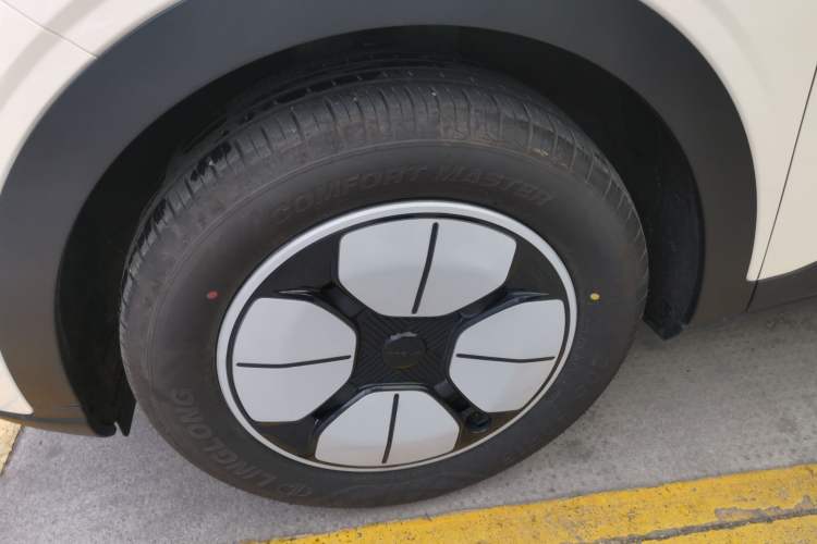 Used Geely Galaxy Geome 2025 310km Youth Edition Left Front Wheel Hub