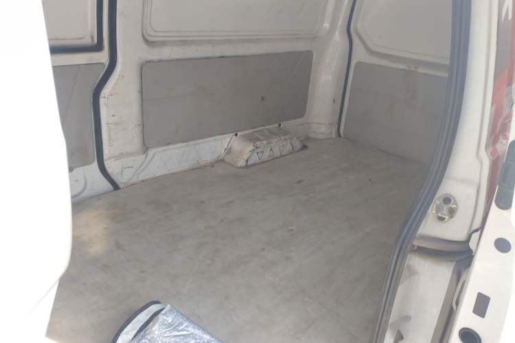 Used Jinbei New Hiace X30L 2023 1.5L Wealth Edition Van 2/5 Seats Non-Air-Conditioned Version SWC15M