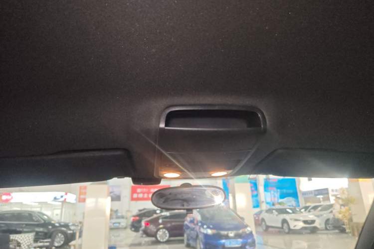 Used Volkswagen Beetle 2015 180TSI model
