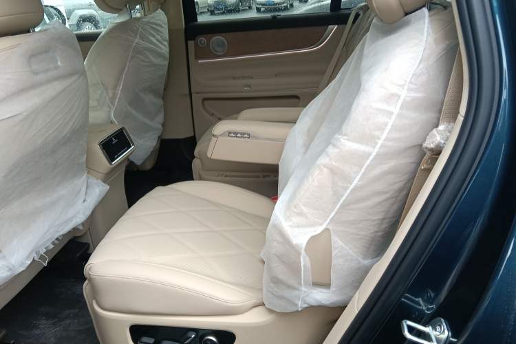 Used Hima AITO M9 2025 Extended-Range Ultra Version 52 kWh 6-Seater Left Rear Seat