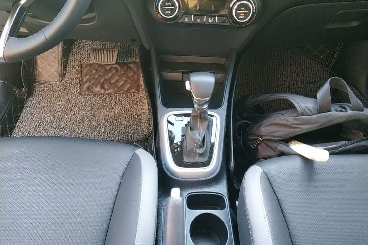 Used Kia kx1 Stonic 2021 1.4L CVT Sunroof Model
