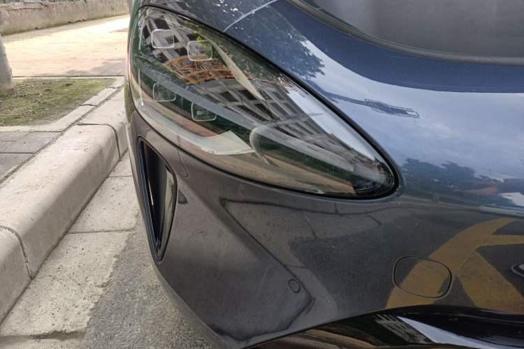 Used Xiaomi Auto SU7 2024 Rear-Drive Long-Range Intelligent Driving Version Right Front Headlight