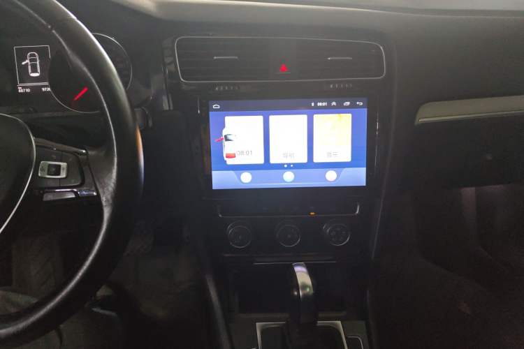 Used Volkswagen Golf 2018 1.6L Automatic Comfort Model Audio And AC Panel