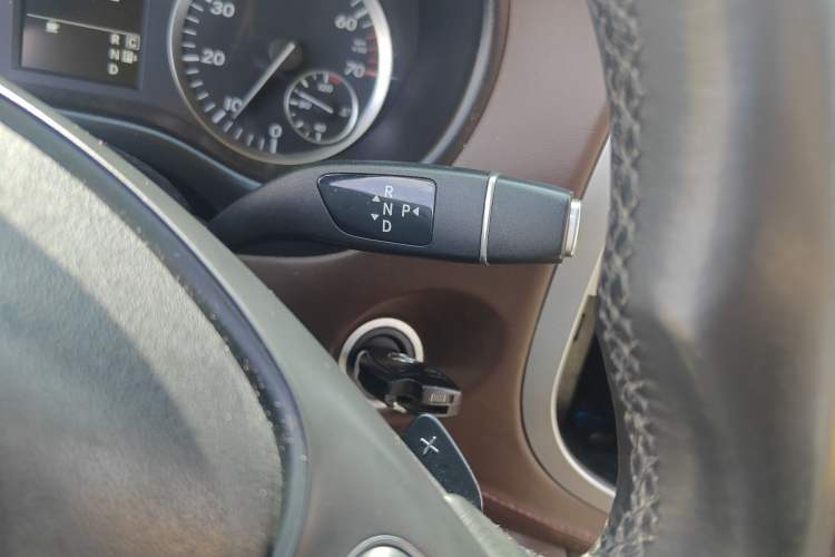 Used Mercedes-Benz Vito 2016 2.0T Elite Edition Gear Lever