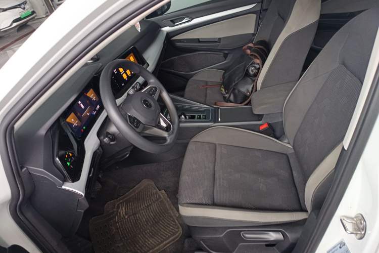 Used Volkswagen Golf 2023 200TSI DSG
