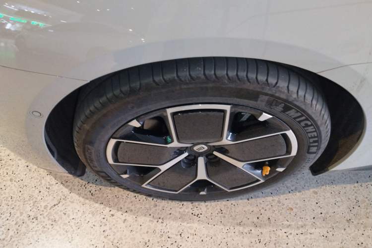 Used Xiaomi Auto SU7 2024 Rear-Drive Long-Range Intelligent Driving Version
