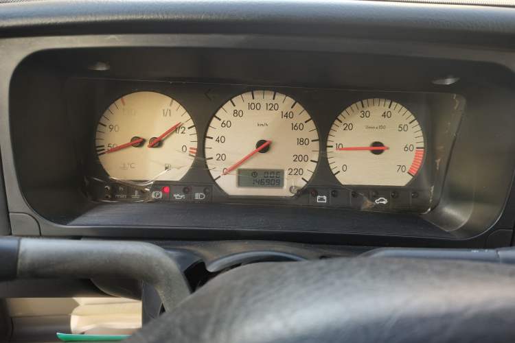 Used Volkswagen Jetta 2005 CIF Partner Instrument Cluster