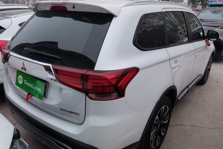 Used Mitsubishi Outlander 2019 2.0L Two-Wheel Drive Comfort Edition 7-Seater China VI Standard
