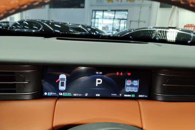 Used Hongqi HS6 PHEV 2026 220 All-Wheel Drive Smart Hybrid Version Instrument Cluster