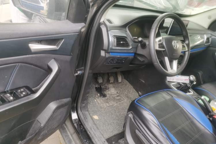 Used BAIC Weiwang M60 2017 1.5L Manual Silver Edition Driver Seat