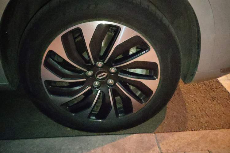 Used Hima AITO M7 2024 1.5T Intelligent Driving 4WD Max Edition 5 Seats Right Front Wheel Hub