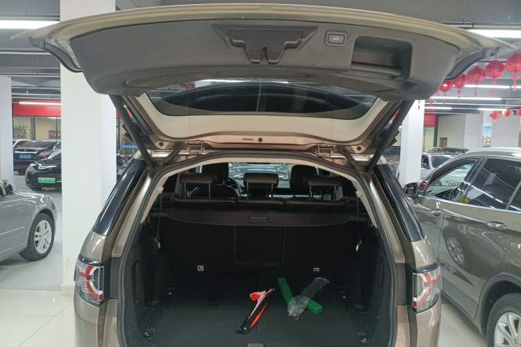 Used Land Rover Discovery Sport 2016 2.0T HSE Trunk