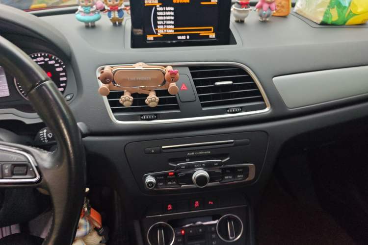 Used Audi Q3 2017 35 TFSI Fashion Model Audio And AC Panel