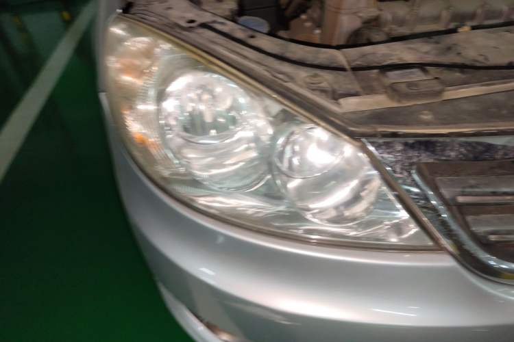 Used Volkswagen Lavida 2011 1.6L Automatic Premium Edition Right Front Headlight