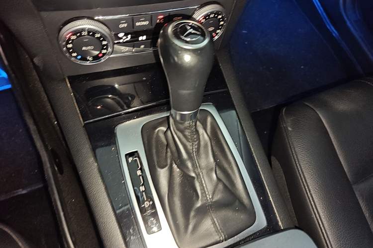 Used Mercedes-Benz GLK-Class 2011 GLK 300 4MATIC Luxury Model Gear Lever