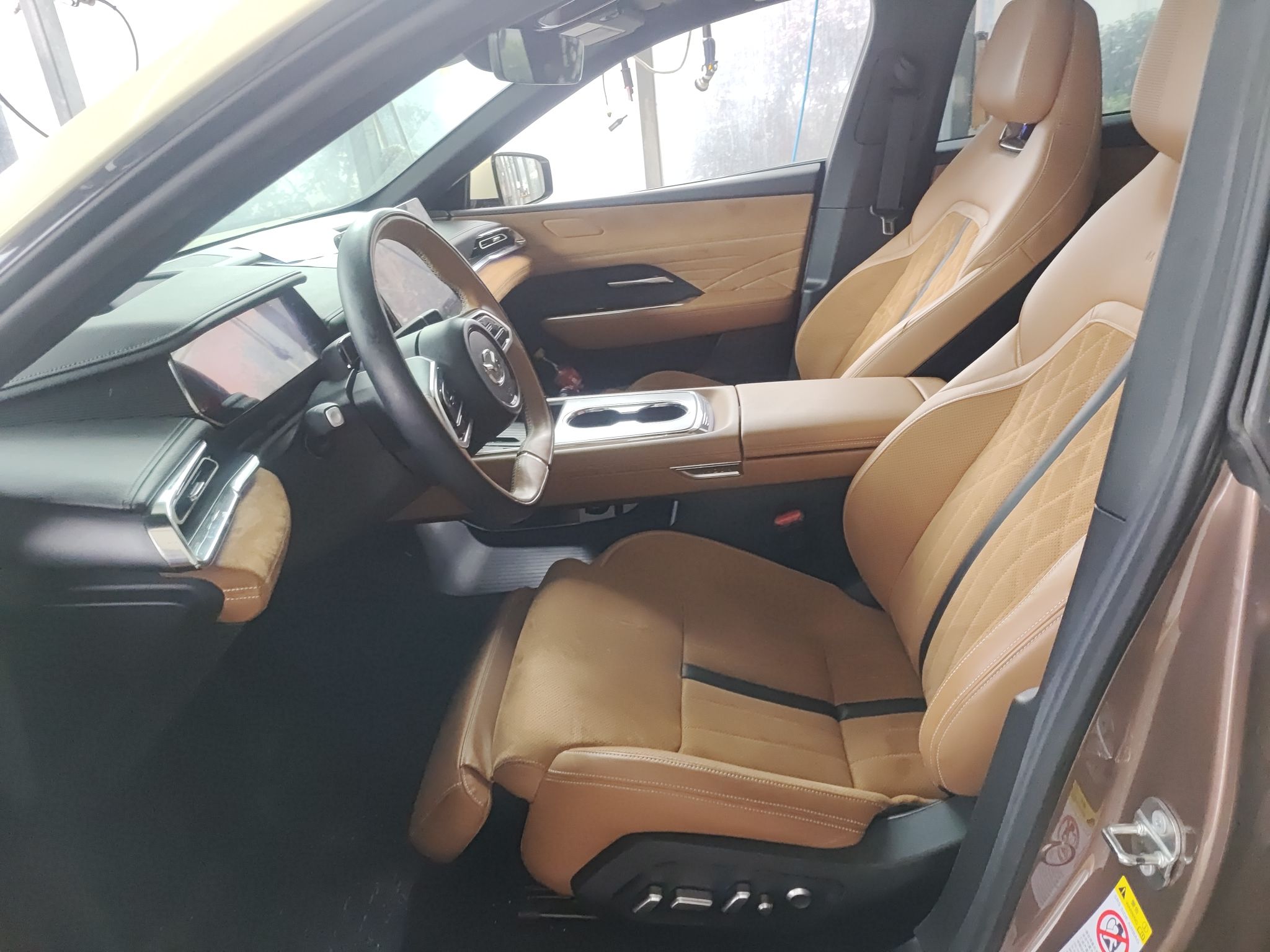 Переднее сиденье в автомобиле