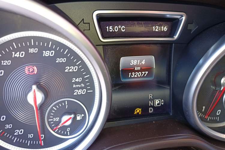 Used Mercedes-Benz GLE 2016 GLE 320 4MATIC Dynamic Edition Odometer Close Up