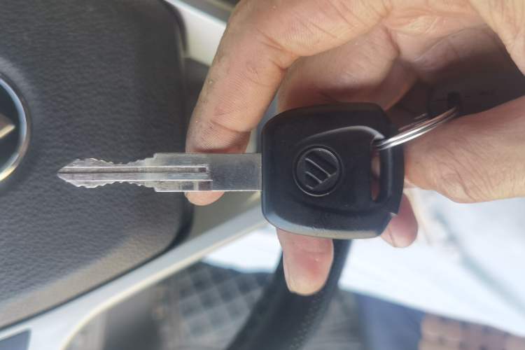 Used Foton Toano 2024 Joyear Multi-Function 2.0T Manual Long-Wheelbase Mid-Roof Model with Single Rear Tire Available in 5/6/7/9-Seater Configurations
