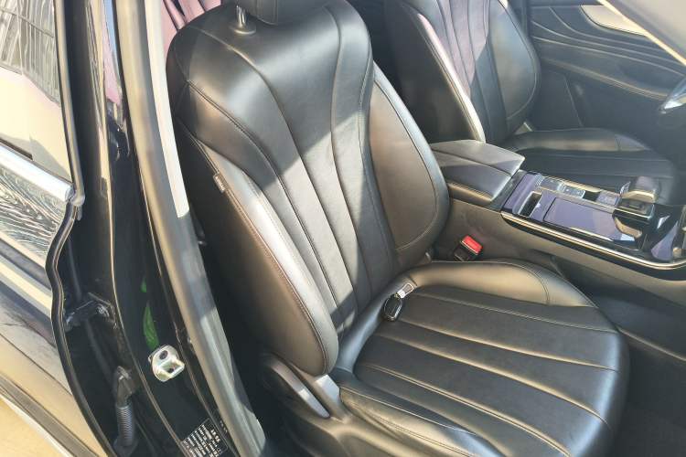 Used Roewe RX5 MAX 2019 300TGI Automatic 4G Connect Luxury Edition
