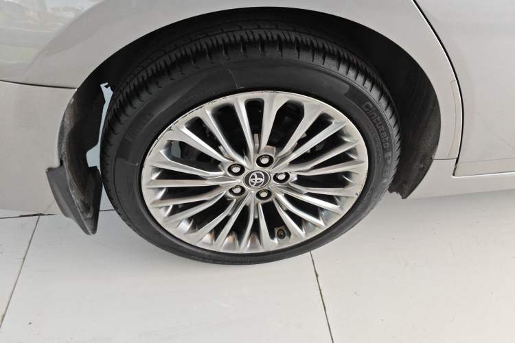 Used Toyota Avalon 2019 Dual-Engine 2.5L XLE Prestige Version China VI Standard