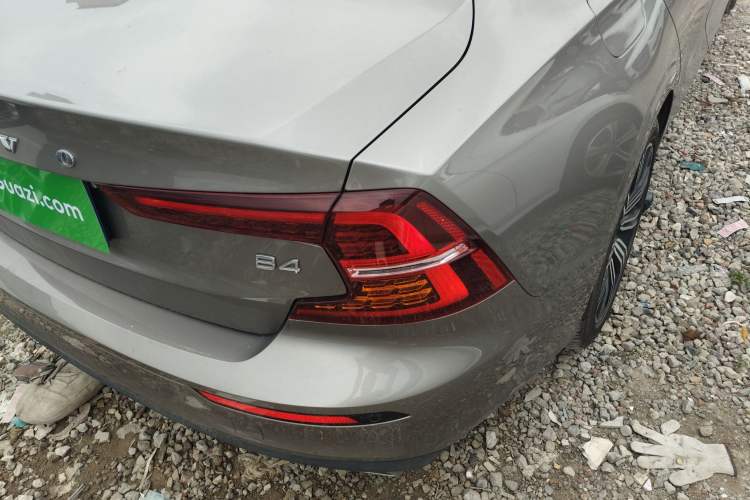 Used Volvo S60 2022 B4 Zhiyuan Luxury Edition
