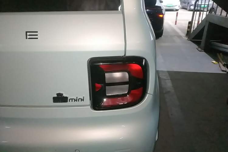 Used Geely Galaxy Panda 2024 Panda Mini 200km Endurance Bear Right Rear Taillight