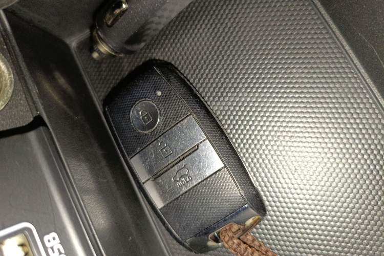 Used Kia kx1 Stonic 2019 1.4L Automatic Fun Edition China VI Interior 1