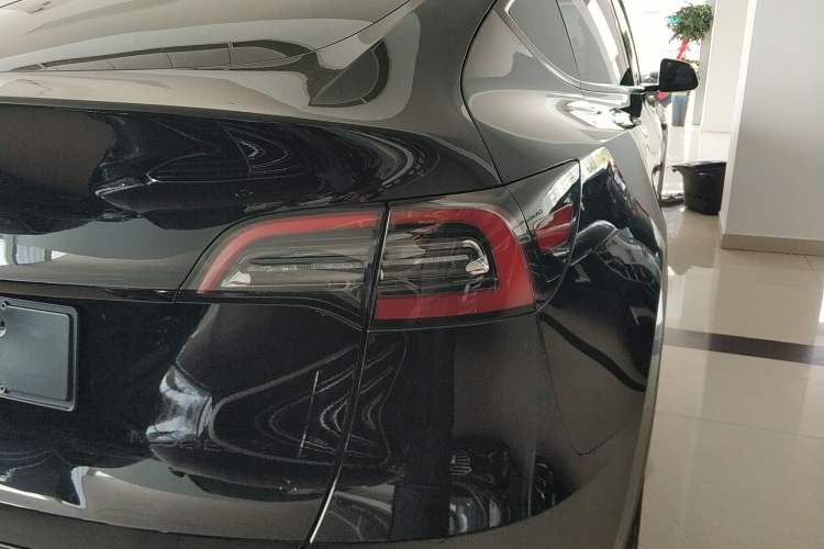 Used Tesla Model Y 2022 Long-Range All-Wheel-Drive Version
