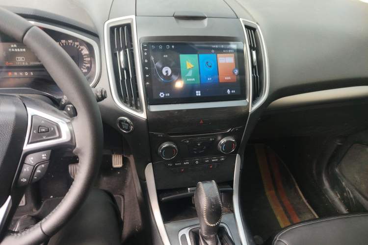 Used Ford Edge 2018 EcoBoost 245 Two-Wheel-Drive Platinum Edition 5 Seats Audio And AC Panel