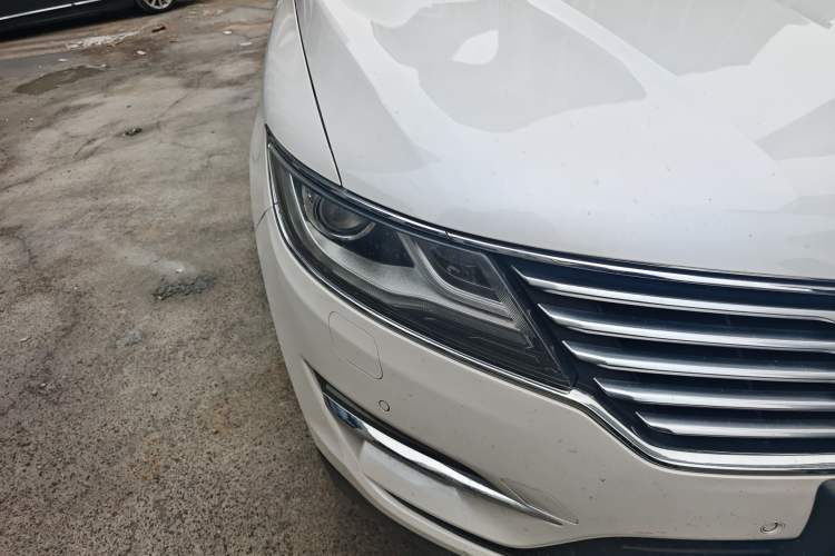 Used Lincoln MKC 2014 2.0T Four-Wheel Drive Prestige Edition Right Front Headlight