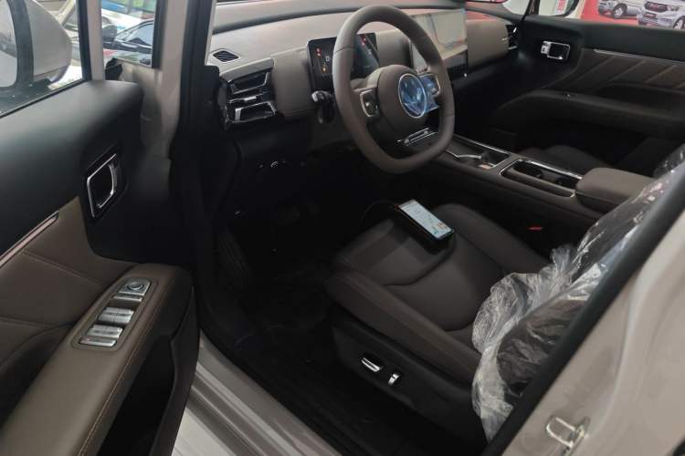 Used Wuling Starlight 730 2025 Model Plug-in Hybrid 125km Luxury Edition Driver Seat