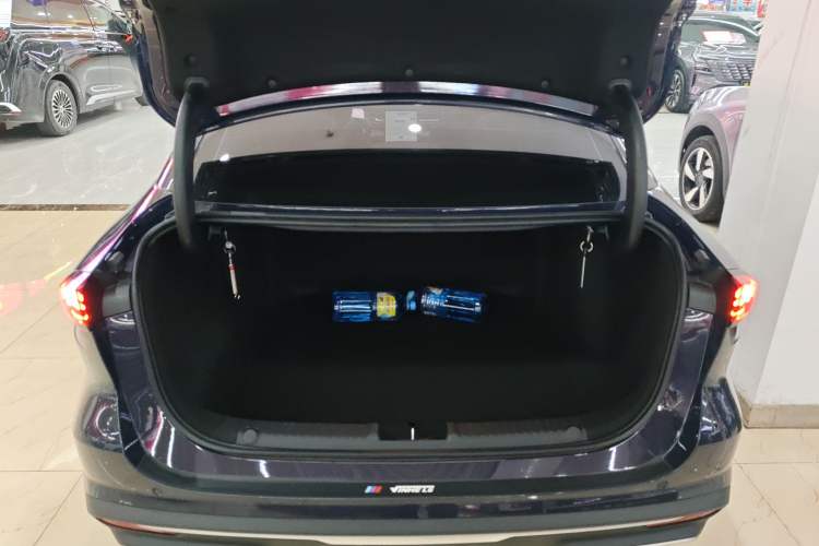 Used Geely Galaxy L6 2023 125km Starship