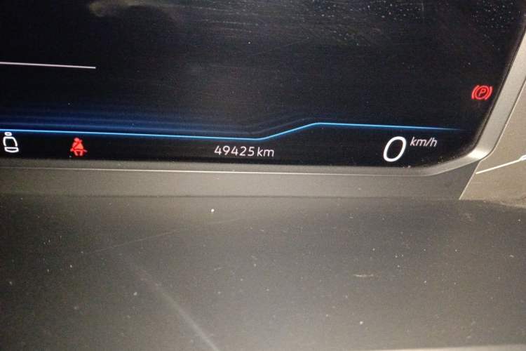 Used Volkswagen Passat 2022 330TSI Luxury Edition Odometer Close Up