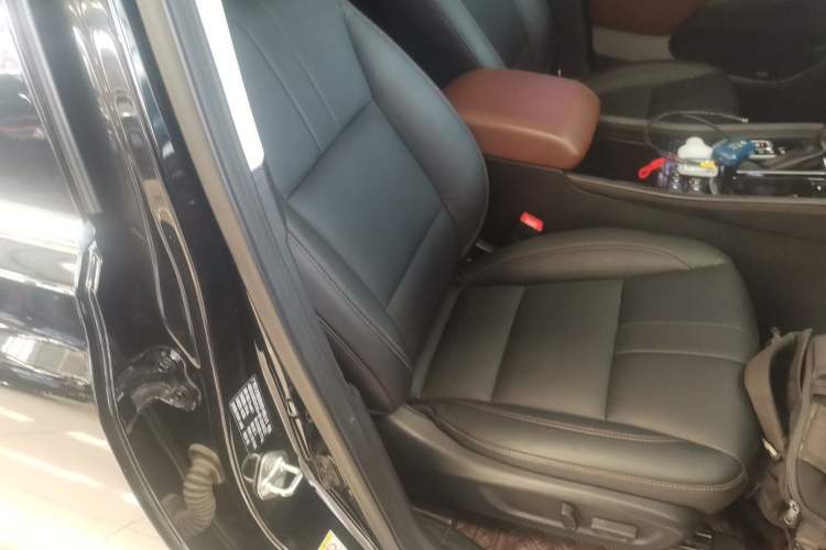 Used GAC Trumpchi GS8 2017 320T Two-Wheel Drive Luxury Smart Connectivity Version (7 Seats)
