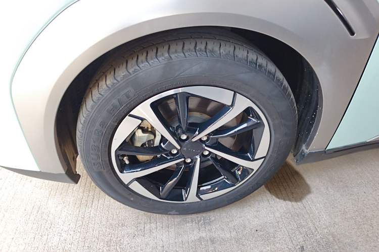 Used AION Y 2023 Plus 510 Smart Edition Left Front Wheel Hub