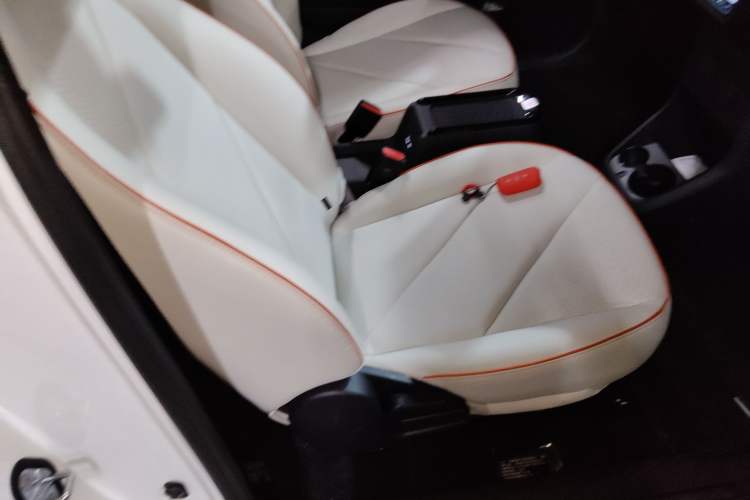 Used Chery Little Ant 2024 Refreshed Version Youth Edition 321 km Beloved Edition 29.23 kWh