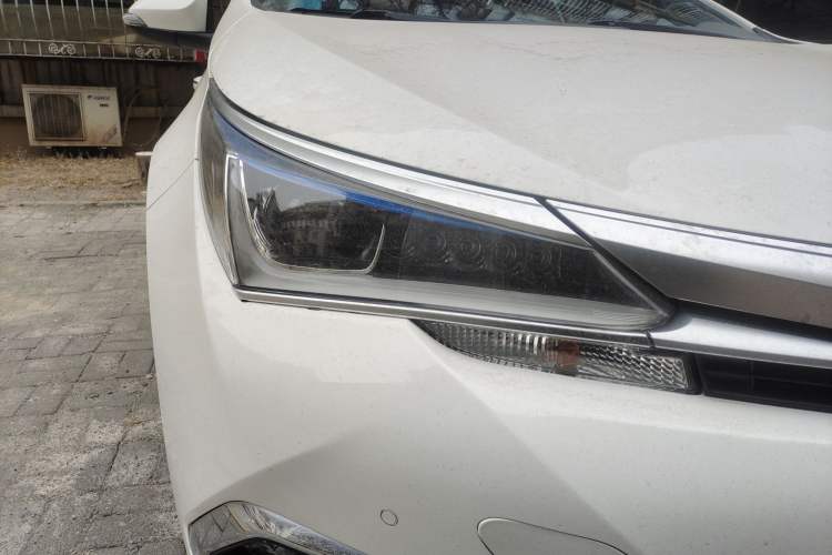 Used Toyota Corolla 2017 Revised Dual-Engine 1.8L E-CVT Leading Edition Right Front Headlight