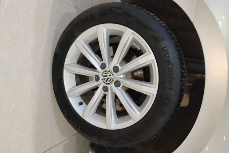 Used Volkswagen Magotan 2018 330TSI DSG Advanced Model Right Rear Wheel Hub