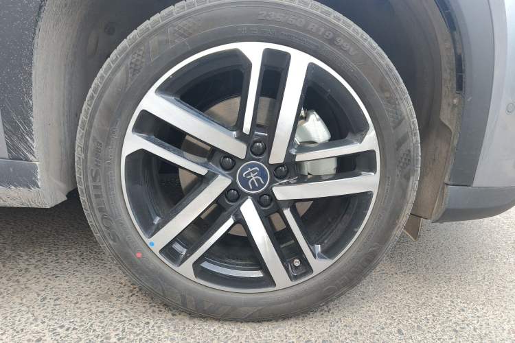 Used BYD Song L DM-i 2025 Intelligent Driving Version 112 km Beyond-Range Type Right Front Wheel Hub