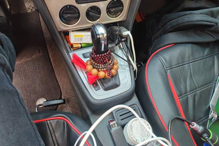 Used Volkswagen Gran Lavida 2013 1.6L Automatic Fashion Model Gear Lever