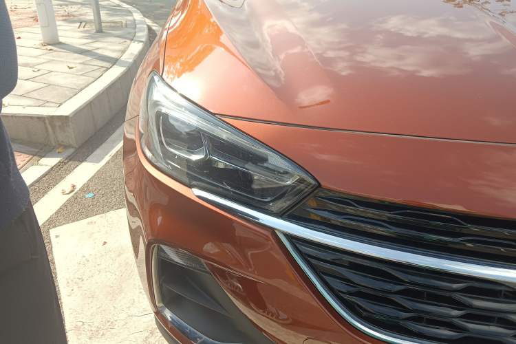 Used Buick Encore GX 2020 20T CVT Two-Wheel Drive Flagship Version Right Front Headlight