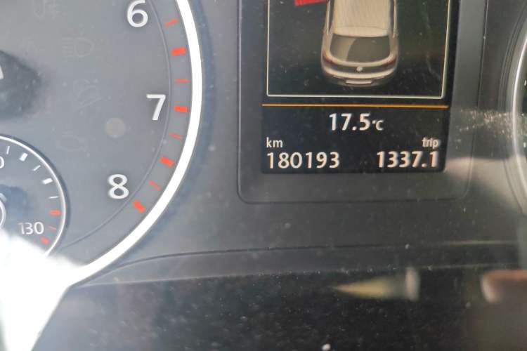 Used Volkswagen Tiguan 2016 300TSI Automatic All-Wheel Drive Luxury Edition Odometer Close Up