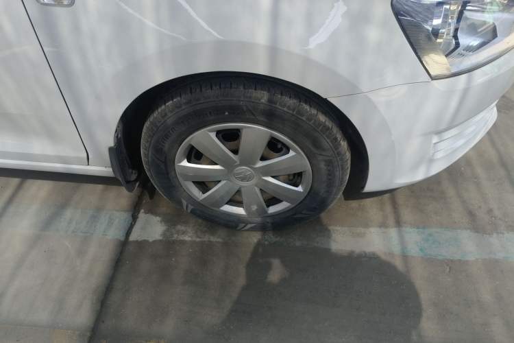 Used Volkswagen Santana 2015 1.6L Manual Fashion Edition Right Front Wheel Hub