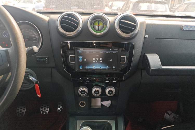 Used BAIC Off-Road BJ40 2016 40L 2.0T Manual Two-Wheel Drive Luxury Edition
