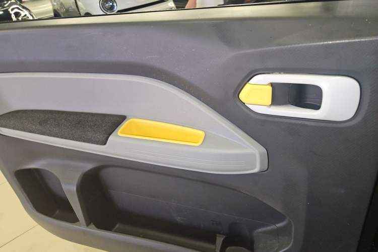 Used Chery New Energy QQ Ice Cream 2022 170km Sundae Phosphate Lithium-Ion Left Front Door Interior