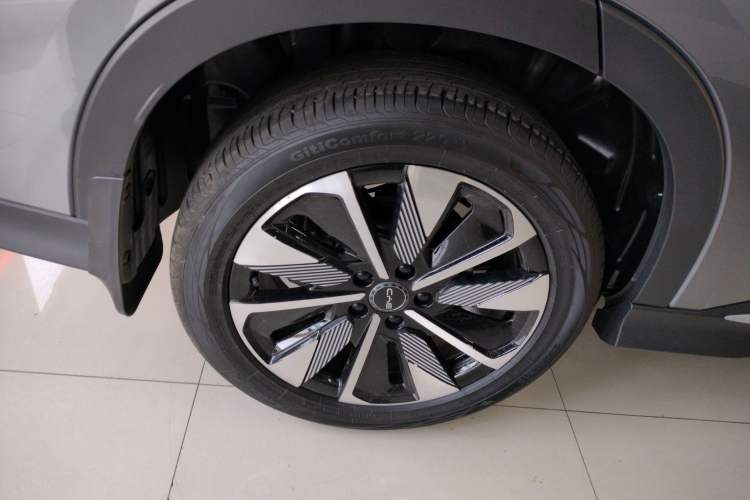 Used BYD Song PLUS New Energy 2025 DM-i 112KM Prestige Model Right Rear Wheel Hub